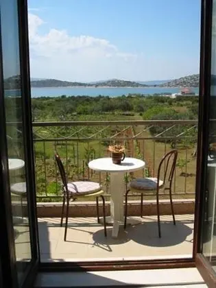 Damir - on the sea Side - A3