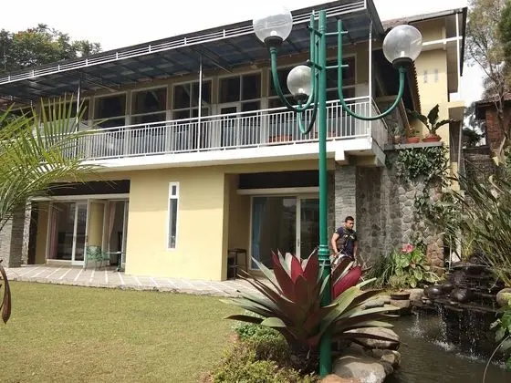 Villa Danau 5 Bedroom for 50 pax - Dış Mekan