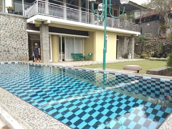 Villa Danau 5 Bedroom for 50 pax - Havuz