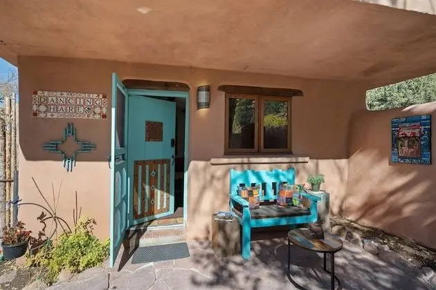 Dancing Hare - Colorful and Inviting Tesuque Home Right Next to Bishop`s Lodge