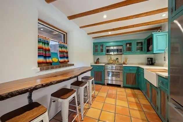 Dancing Hare - Colorful and Inviting Tesuque Home Right Next to Bishop`s Lodge - Dış Mekan