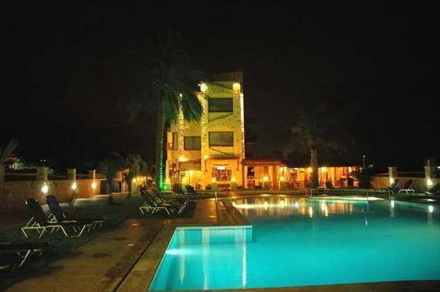 Danelis Apartments