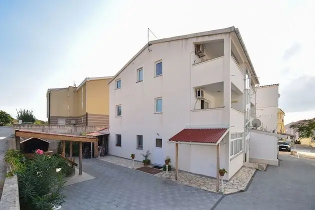 Danka - Free Parking and Grill - A1