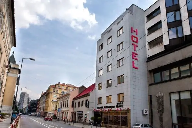 Hotel Danubia Gate - Dış Mekan