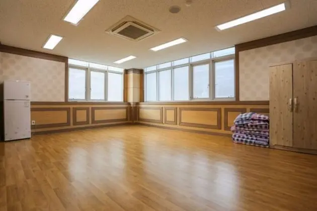 Danyang Three Nests Stay Pension