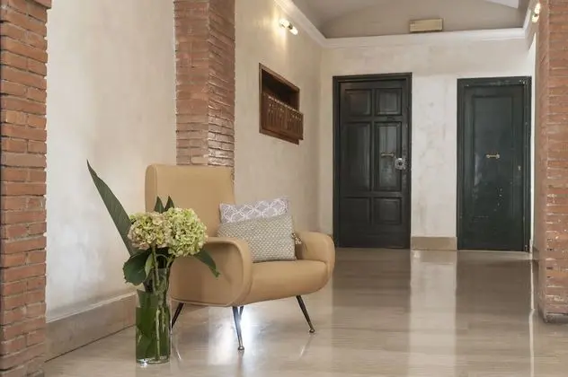 Daphne Luxury Suites - Lobi
