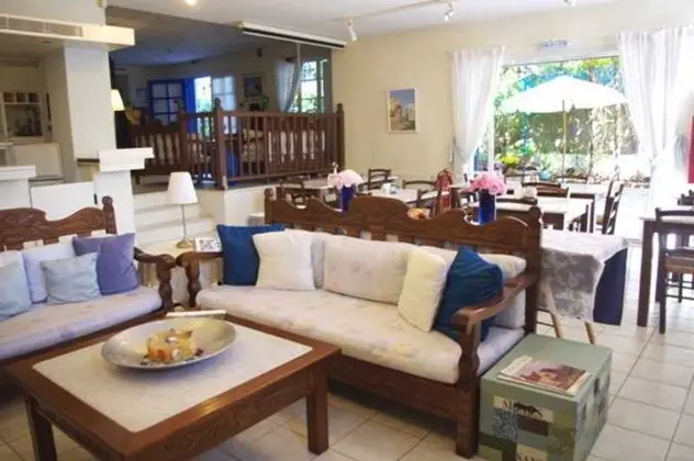 Daphne's Club Hotel Apartments - Lobi