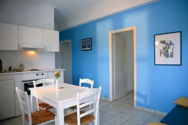 Daphne's Club Hotel Apartments - Oda