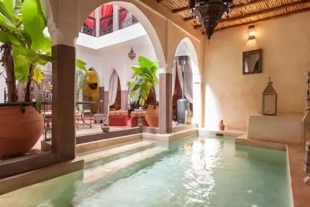 Dar Kamar Zamane - Adults Only