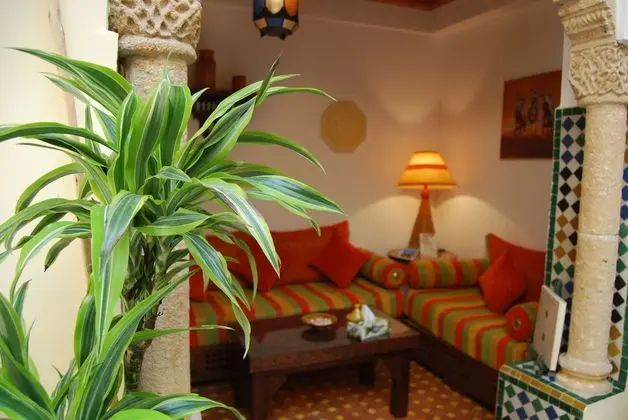 Dar Zouhour - Lobi