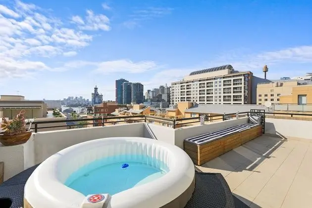 Darling Harbour Penthouse Views & Hot Tub