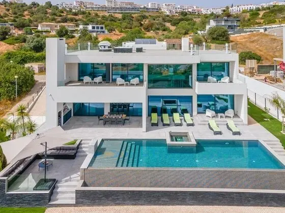 Villa das Amendoeiras