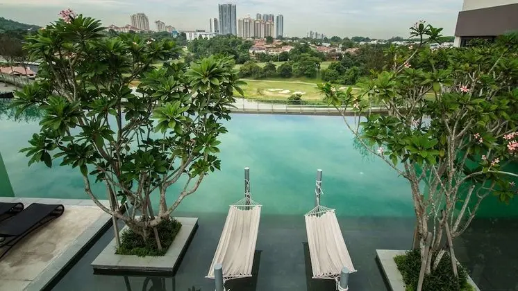 Dashing 1BR Next To Surian MRT 31