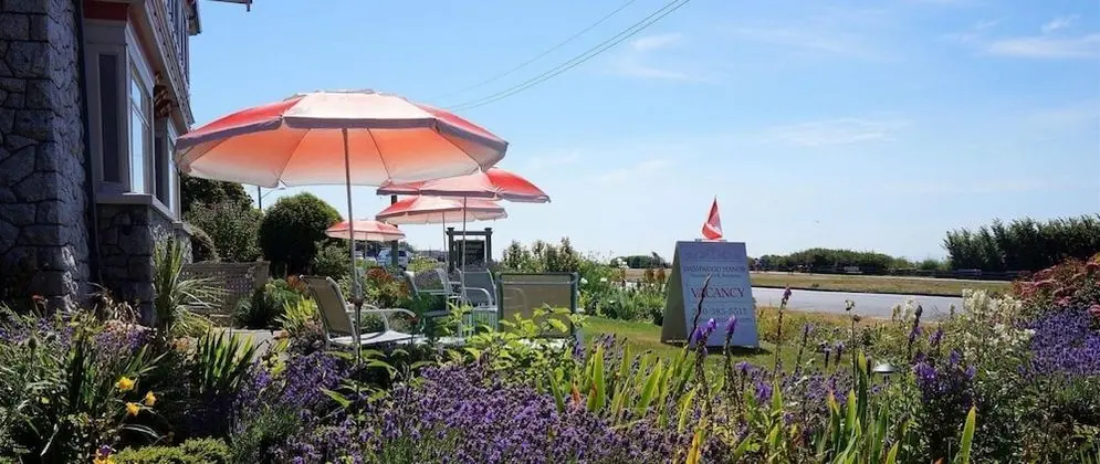 Dashwood Manor Seaside Bed & Breakfast - Dış Mekan