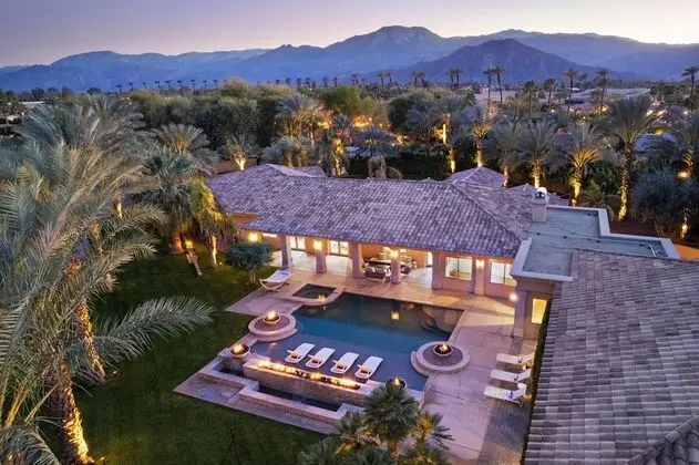 The Date Palm Estate by Avantstay Incredible Luxury Estate w/ Pool & Hot Tub!