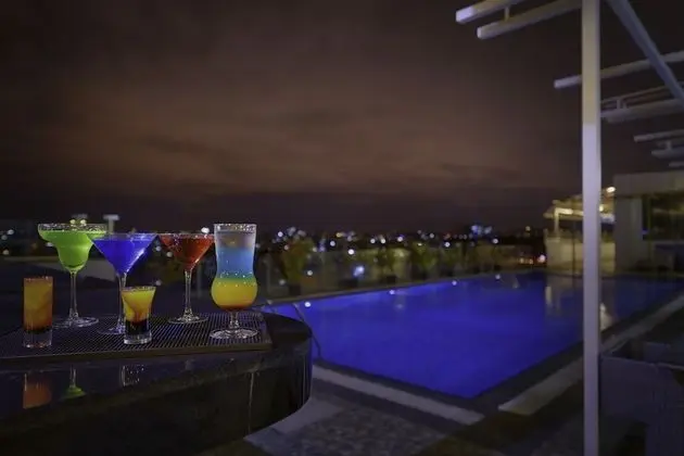 Davanam Sarovar Portico Suites Bengaluru - Havuz