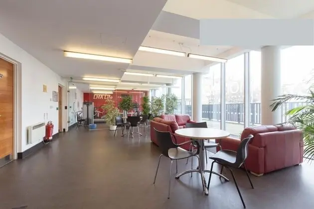 Davies Court - Lobi
