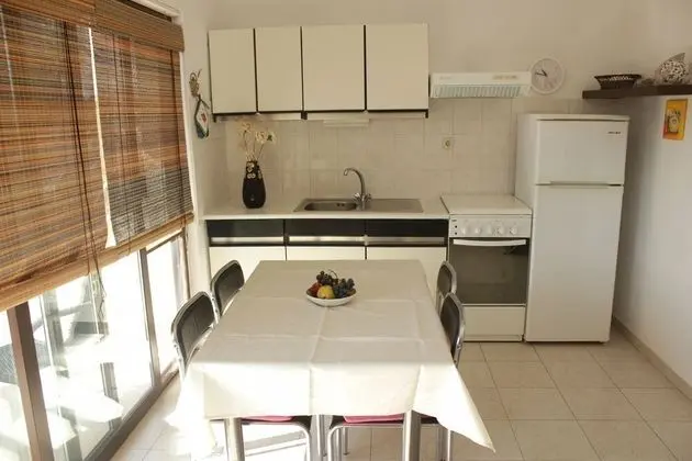 Davor - 20m From sea - A1 - Oda Düzeni
