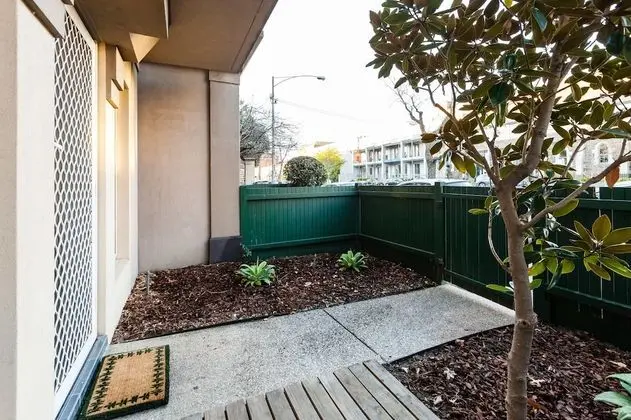 DAWN, 2BDR Carlton Apartment