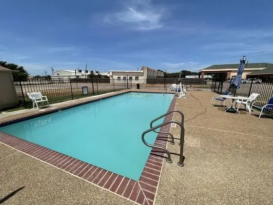 Days Inn Gun Barrel City - Havuz