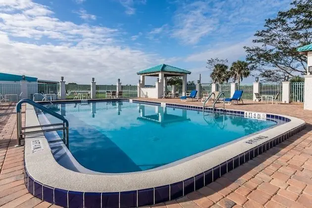 Days Inn Lake Okeechobee - Havuz