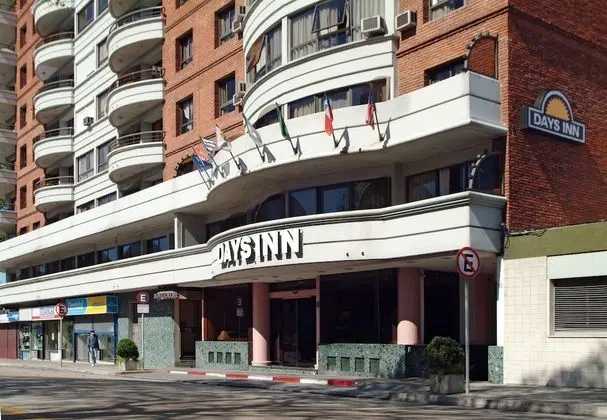 Days Inn Montevideo - Dış Mekan