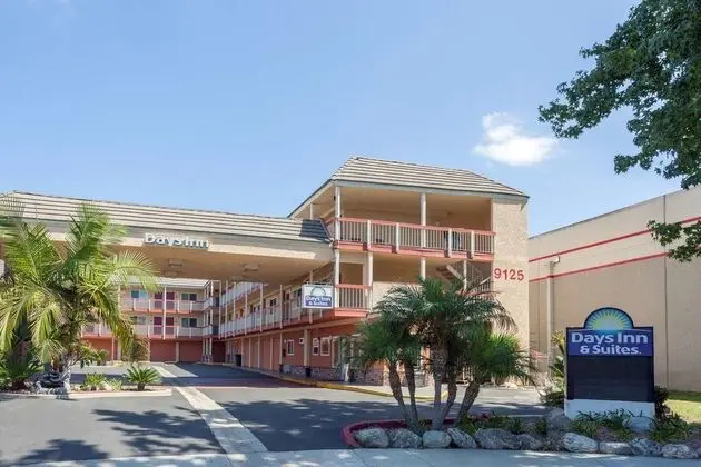Days Inn & Suites Fountain Valley/Huntington Beach