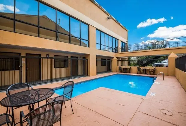 Days Inn & Suites Round Rock - Havuz