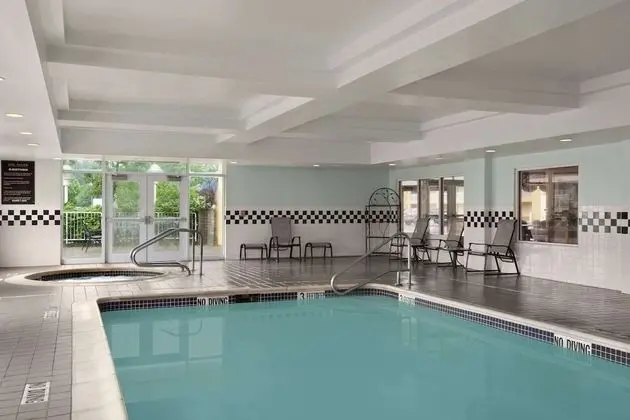 Days Inn & Suites by Wyndham Albany - Havuz