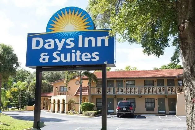 Days Inn & Suites by Wyndham Altamonte Springs