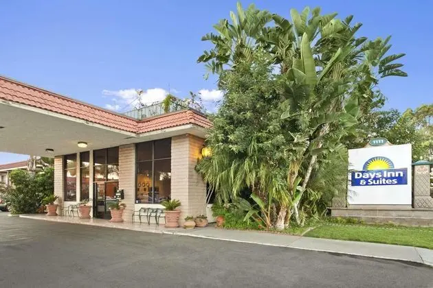 Days Inn & Suites by Wyndham Anaheim At Disneyland Park