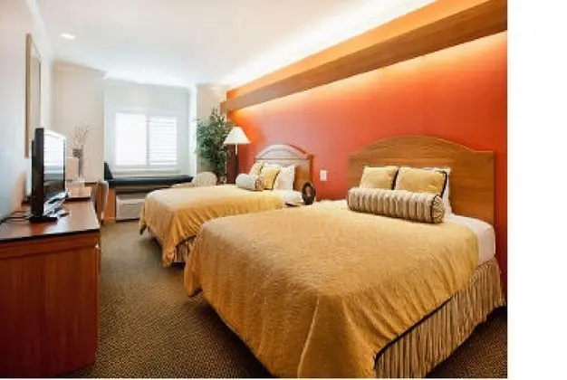 Days Inn & Suites by Wyndham Antioch