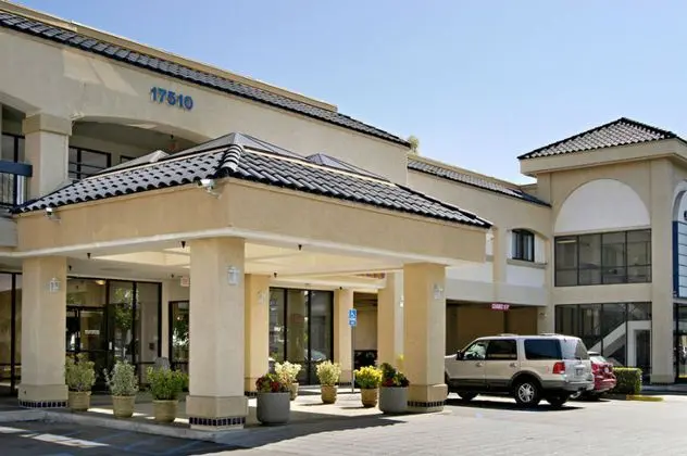 Days Inn & Suites by Wyndham Artesia