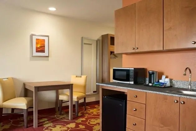 Days Inn & Suites by Wyndham Belmont