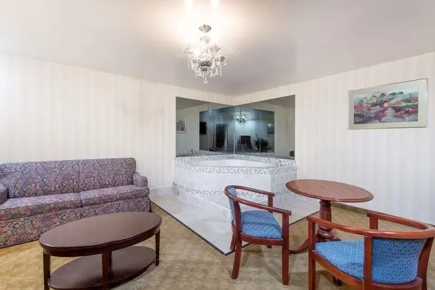 Days Inn & Suites by Wyndham Boardman