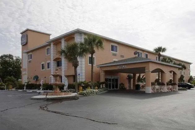 Days Inn Suites by Wyndham Bonita Springs