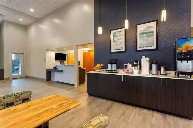 Days Inn & Suites by Wyndham Bowling Green - Yerinde Yemek