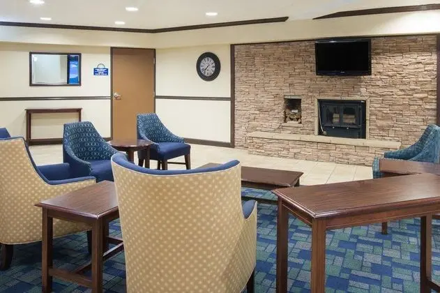 Days Inn & Suites by Wyndham Bridgeport Clarksburg