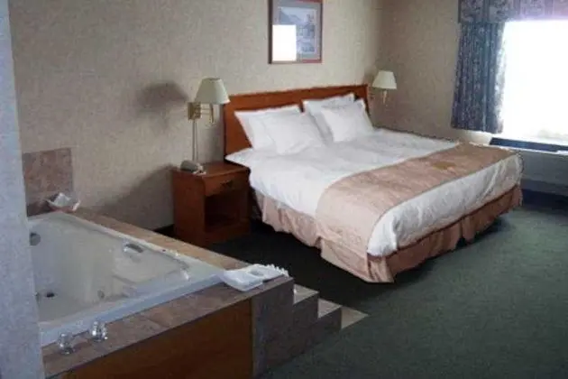 Days Inn & Suites by Wyndham Brooks