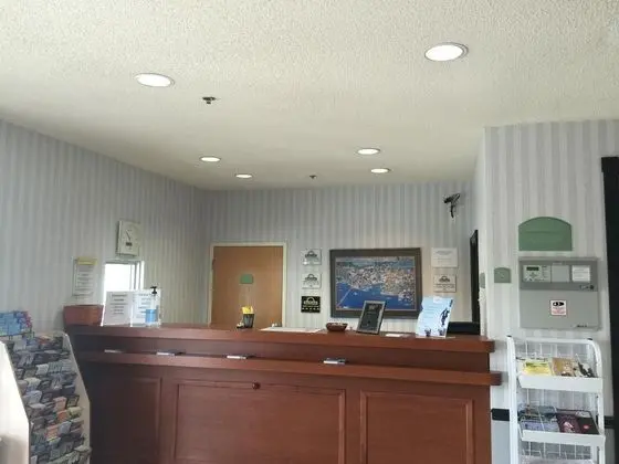 Days Inn & Suites by Wyndham Cambridge