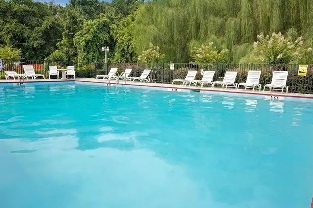 DAYS INN SUITES BY WYNDHAM CHARLESTON AIRPORT WEST - Genel
