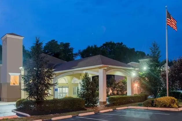 Days Inn & Suites by Wyndham Cherry Hill