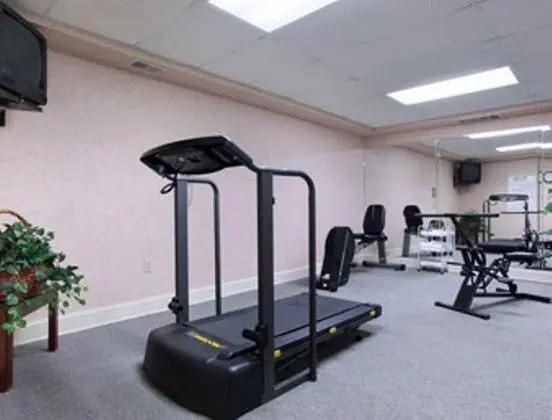 Days Inn & Suites by Wyndham Columbia Airport