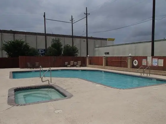 Days Inn &Suites by Wyndham Corpus Christi Central