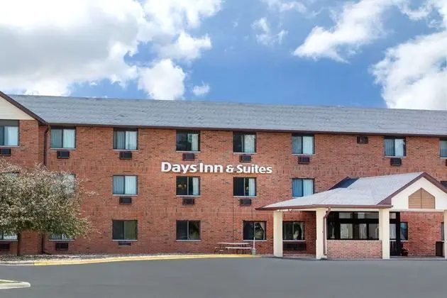 Days Inn & Suites by Wyndham Des Moines Airport - 1