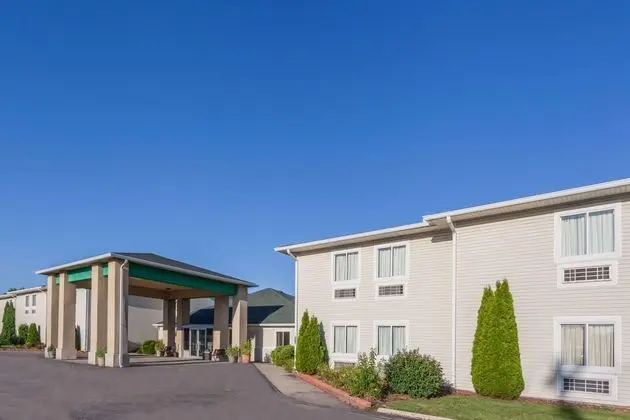 Days Inn & Suites by Wyndham Dundee
