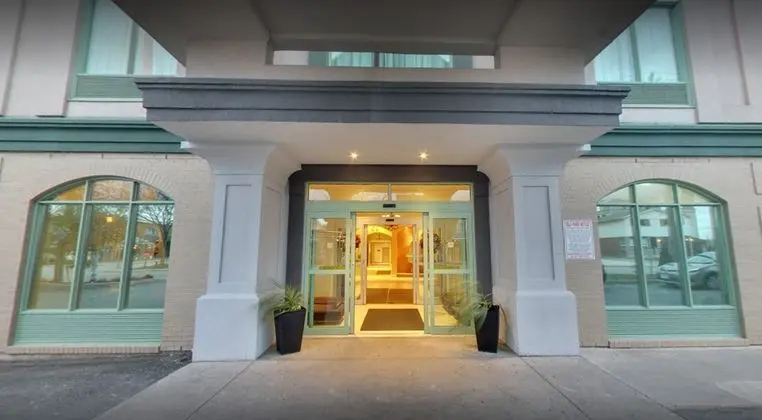 Days Inn Suites by Wyndham By the Falls