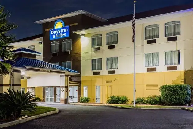 Days Inn & Suites by Wyndham Foley