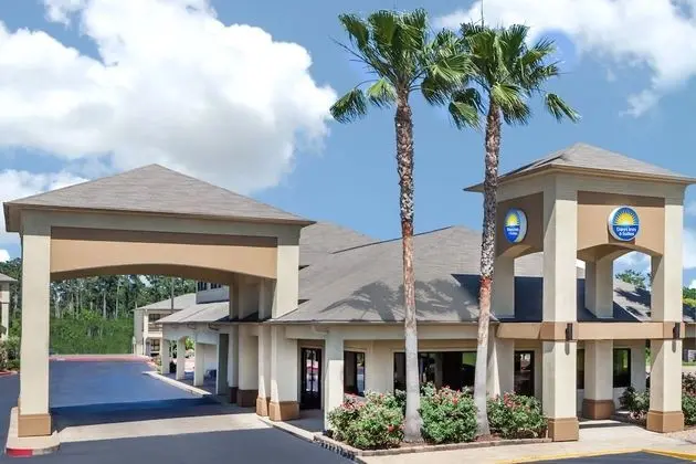 Days Inn & Suites by Wyndham Huntsville - Dış Mekan