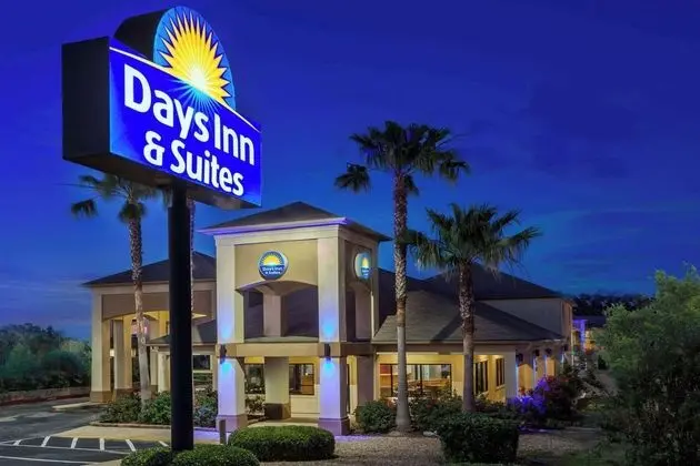Days Inn & Suites by Wyndham Huntsville - Dış Mekan